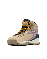 Columbia Women's Newton Ridge Plus, Ancient Fossil/Shale Mauve, 5