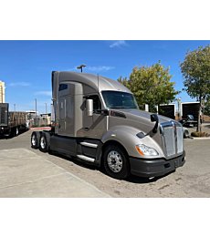 Sleek 2017 Kenworth T680 diesel tractor truck with sleeper cab in excellent condition.